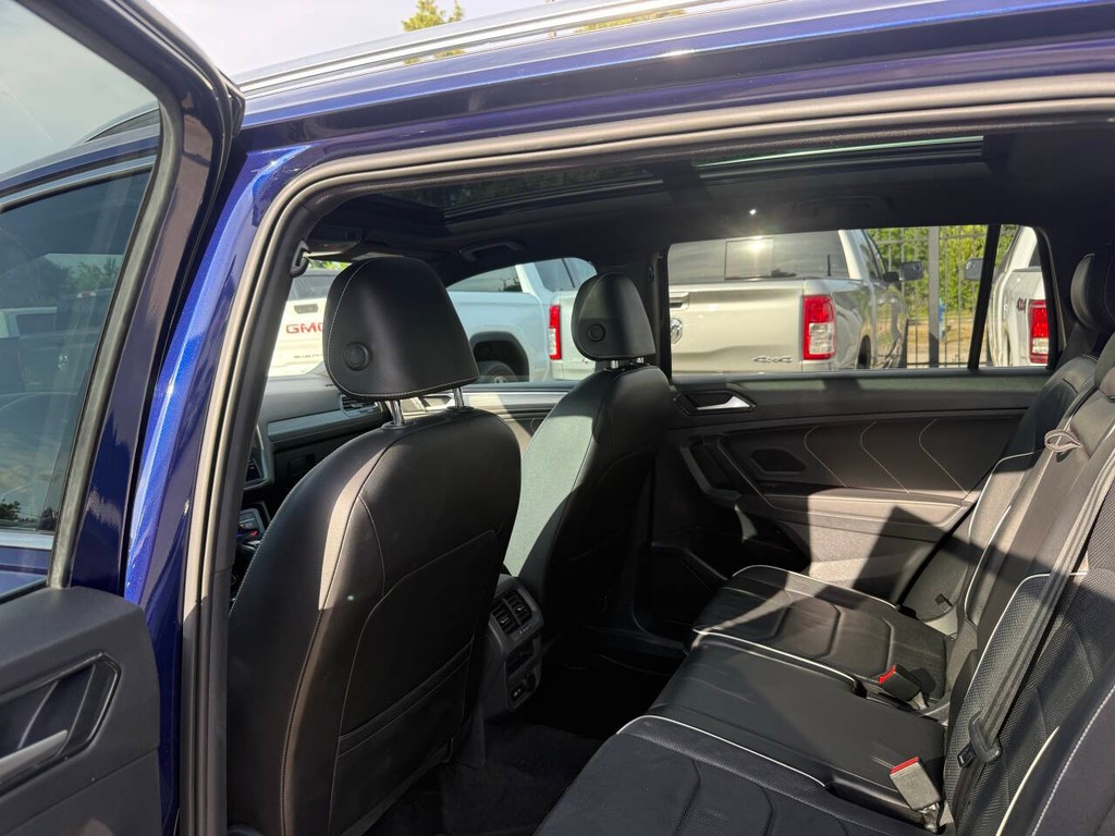 Volkswagen Tiguan Vehicle Full-screen Gallery Image 12