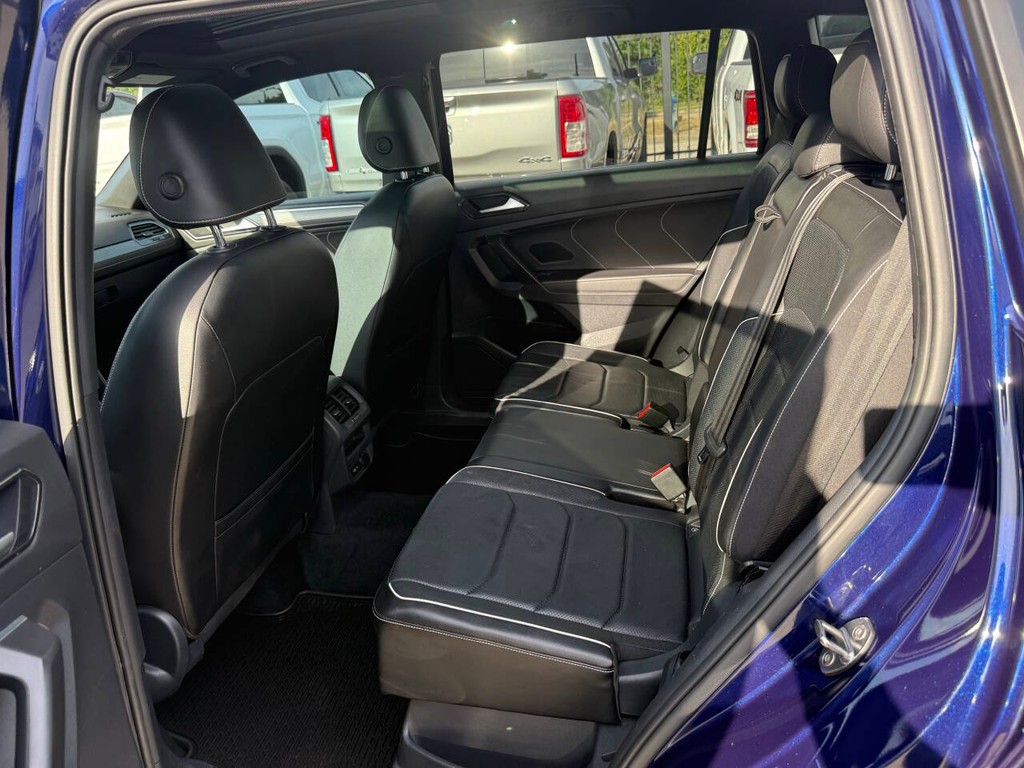 Volkswagen Tiguan Vehicle Full-screen Gallery Image 13