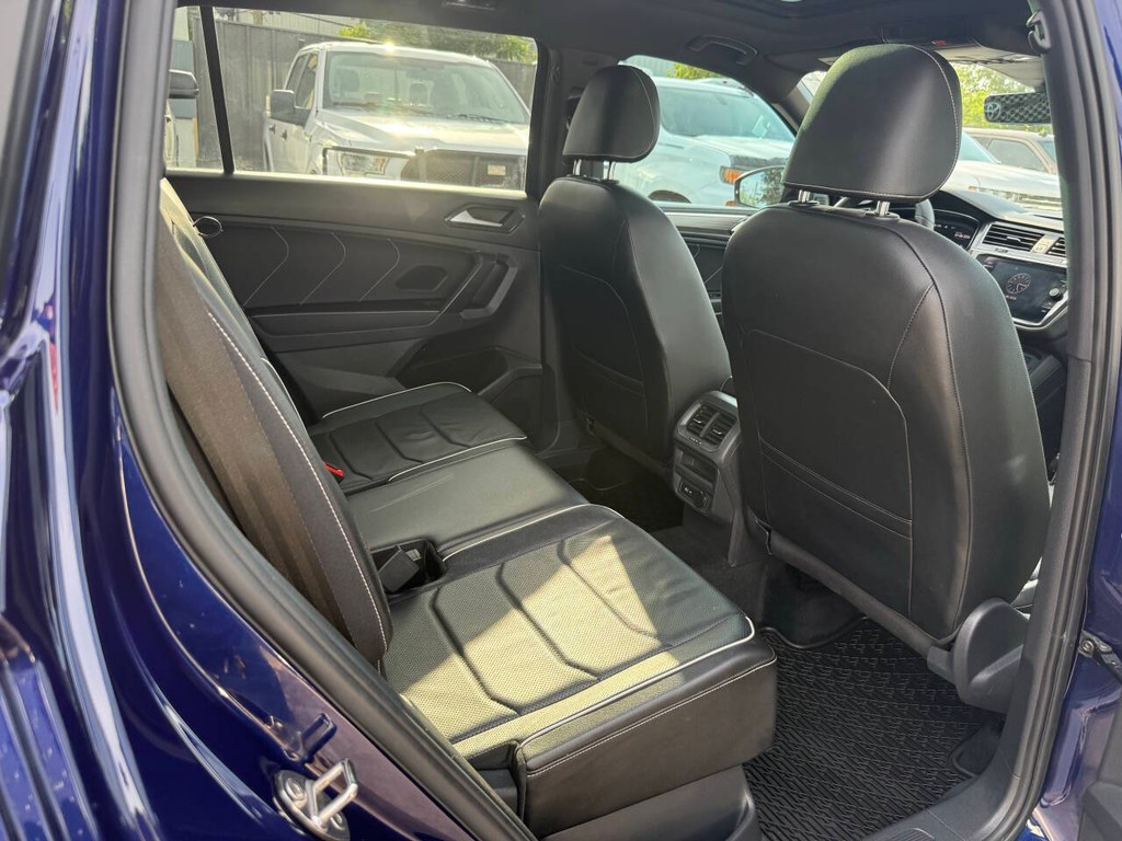 Volkswagen Tiguan Vehicle Full-screen Gallery Image 15