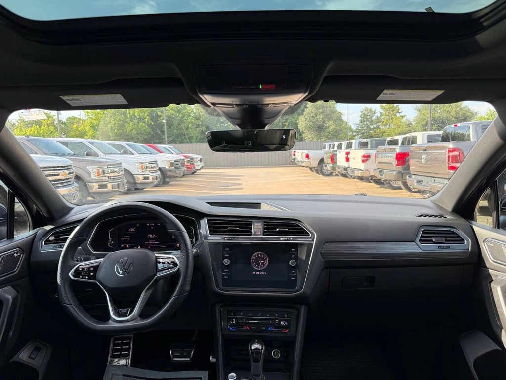 Volkswagen Tiguan Vehicle Full-screen Gallery Image 17