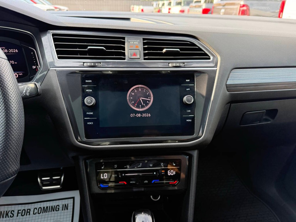 Volkswagen Tiguan Vehicle Full-screen Gallery Image 24