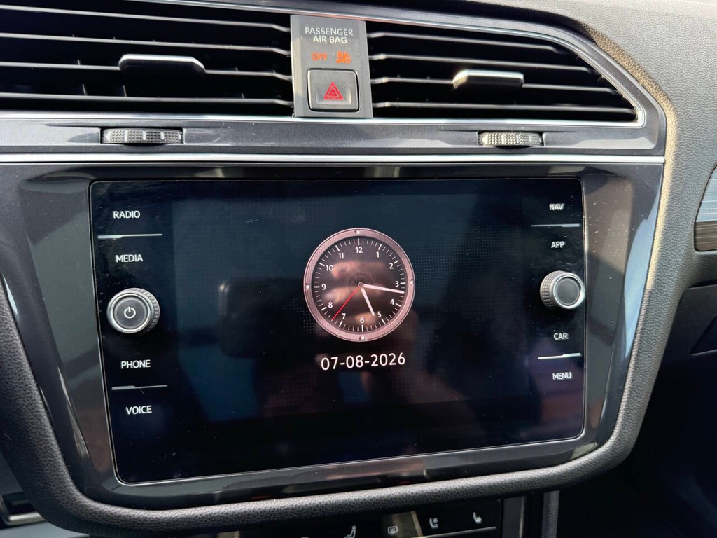 Volkswagen Tiguan Vehicle Full-screen Gallery Image 25