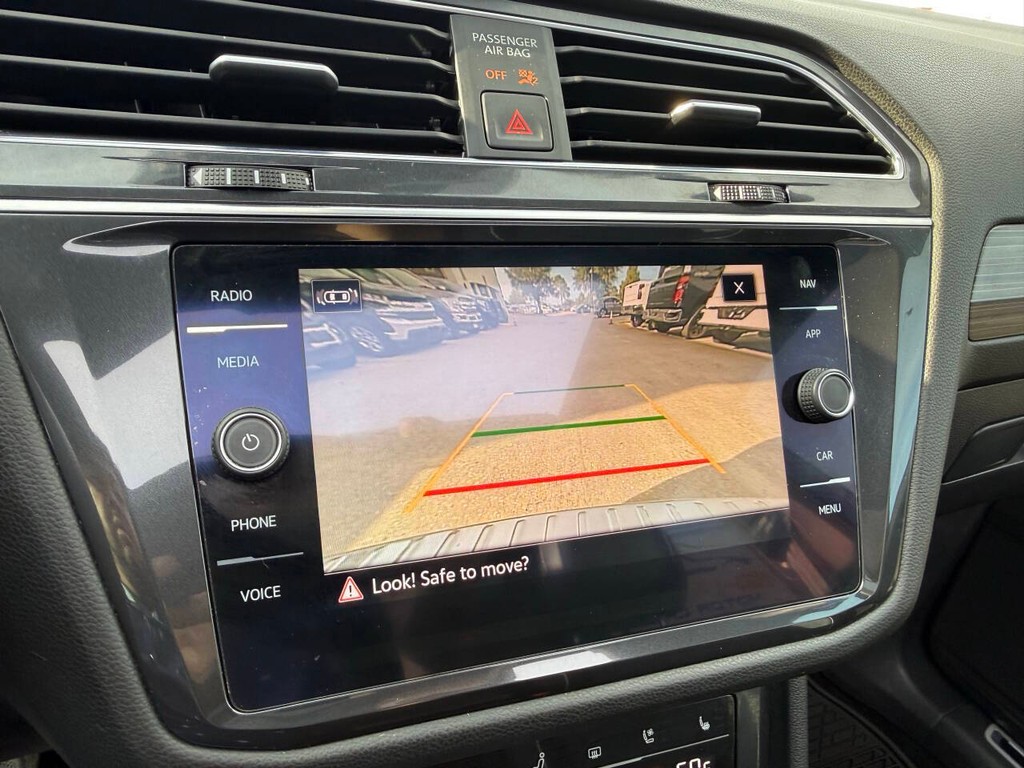 Volkswagen Tiguan Vehicle Full-screen Gallery Image 26