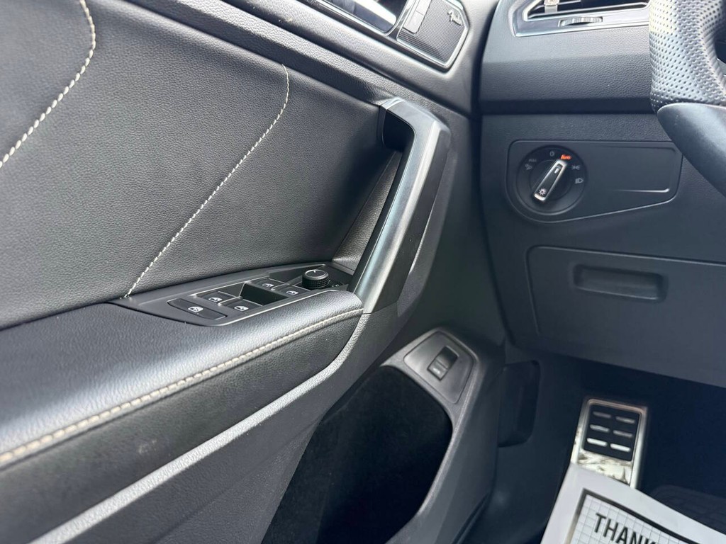 Volkswagen Tiguan Vehicle Full-screen Gallery Image 30