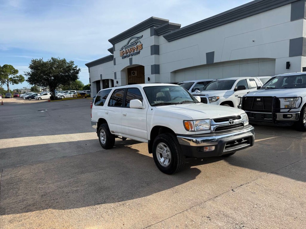 Toyota 4Runner Vehicle Full-screen Gallery Image 02