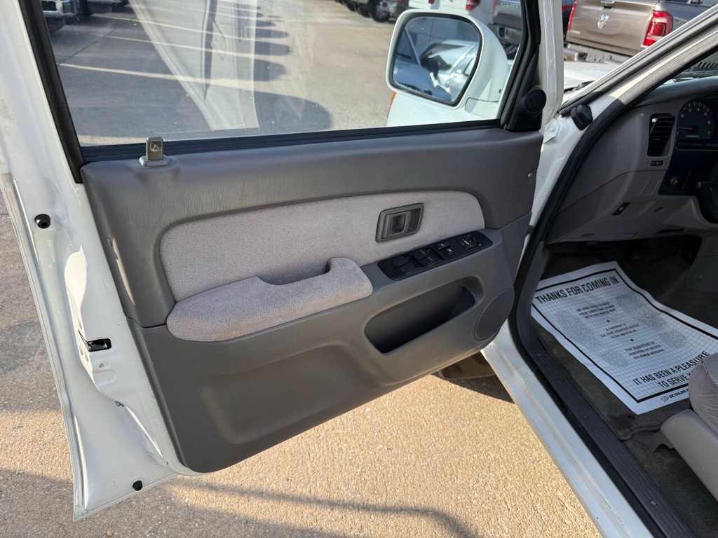 Toyota 4Runner Vehicle Full-screen Gallery Image 08