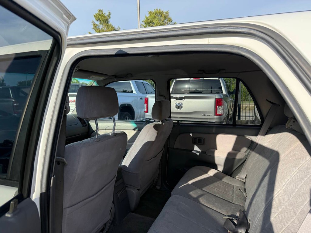 Toyota 4Runner Vehicle Full-screen Gallery Image 12