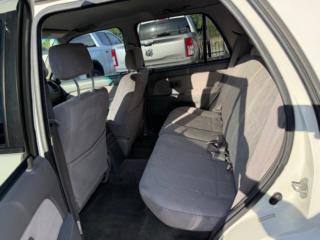 Toyota 4Runner Vehicle Full-screen Gallery Image 13