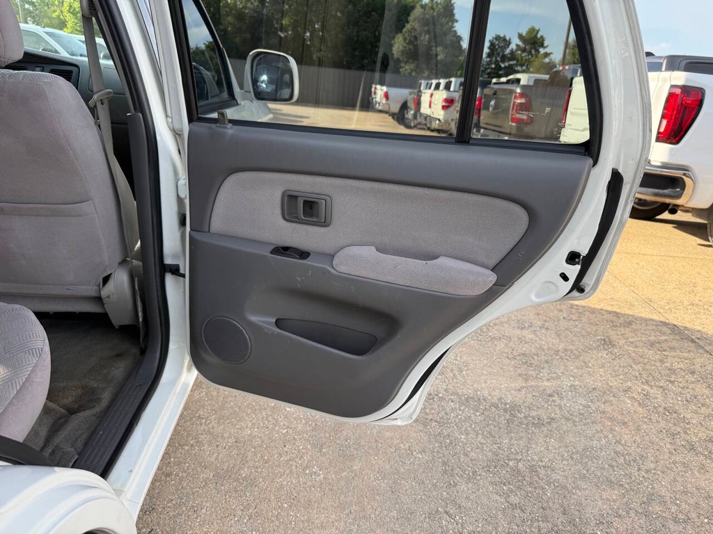 Toyota 4Runner Vehicle Full-screen Gallery Image 16