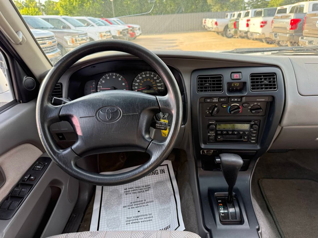Toyota 4Runner Vehicle Full-screen Gallery Image 21