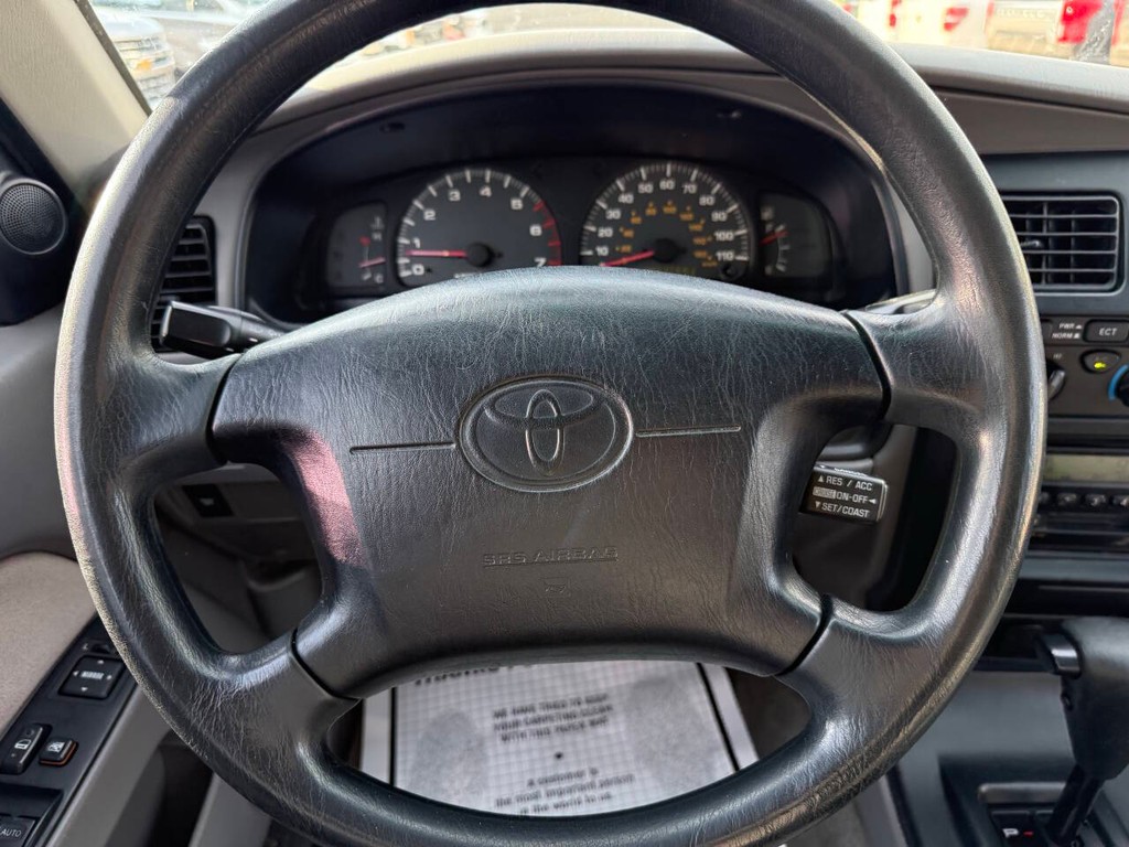 Toyota 4Runner Vehicle Full-screen Gallery Image 23