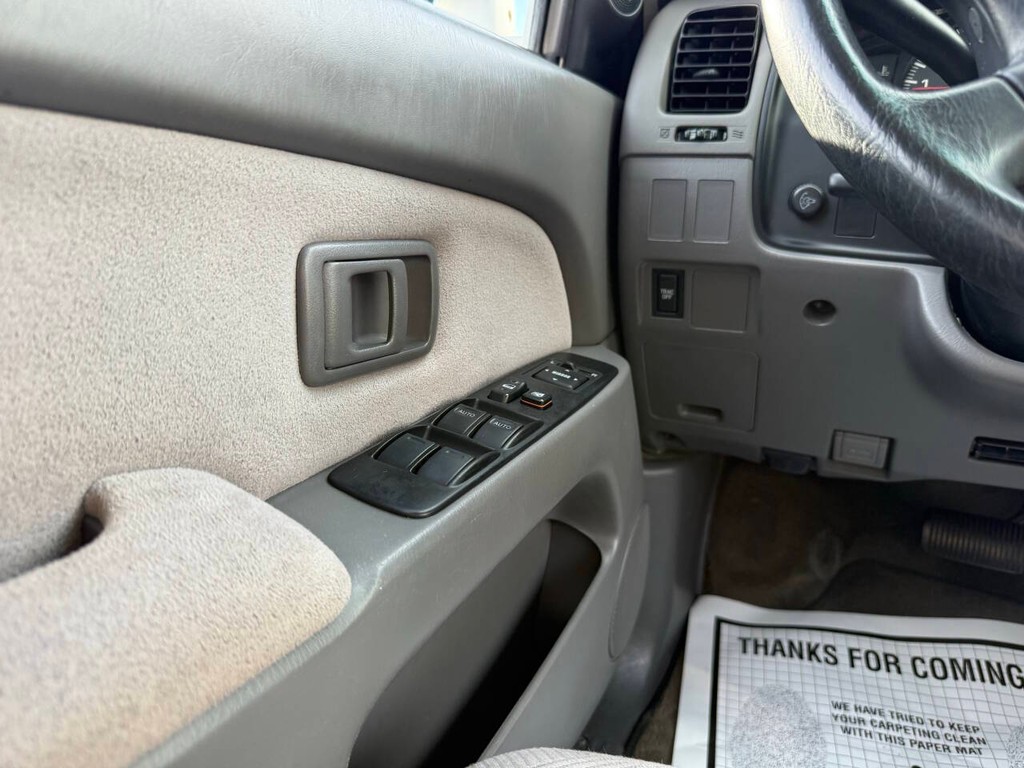 Toyota 4Runner Vehicle Full-screen Gallery Image 29