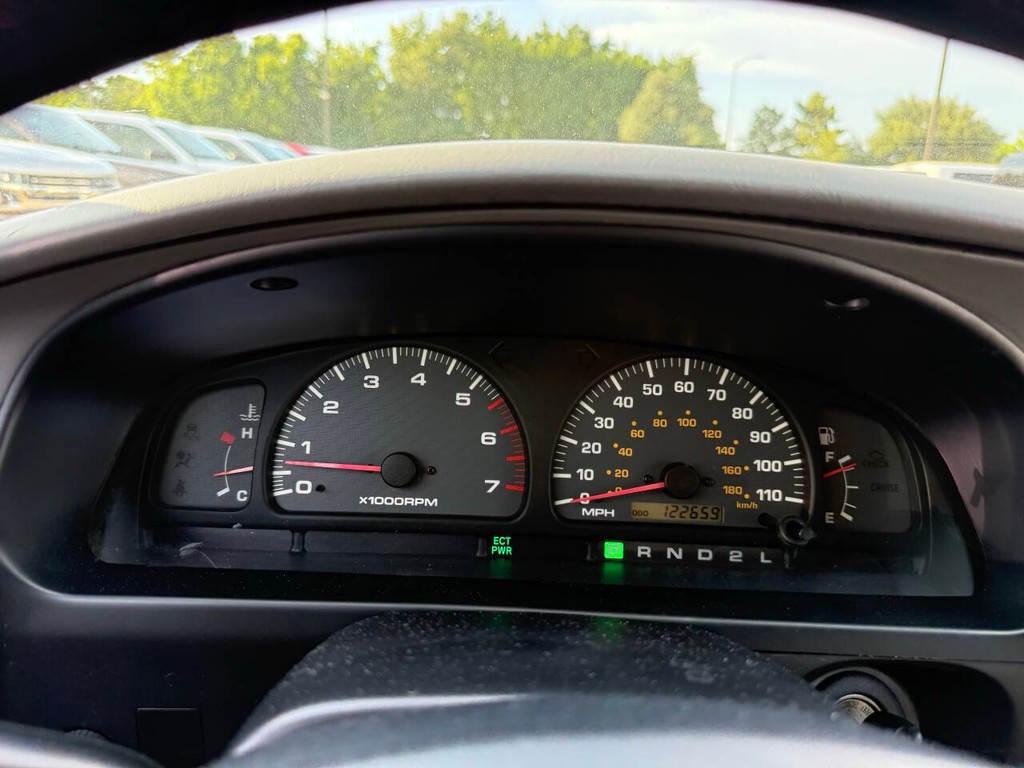 Toyota 4Runner Vehicle Full-screen Gallery Image 30