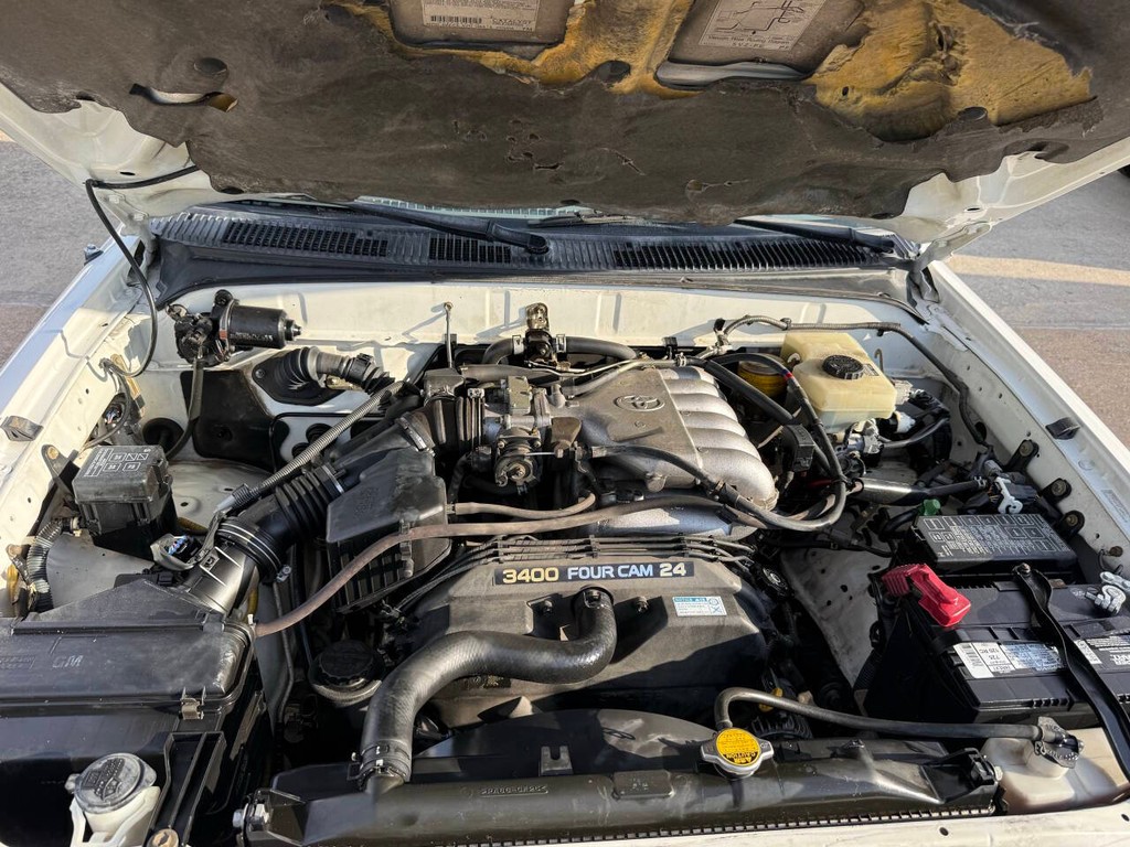 Toyota 4Runner Vehicle Full-screen Gallery Image 33