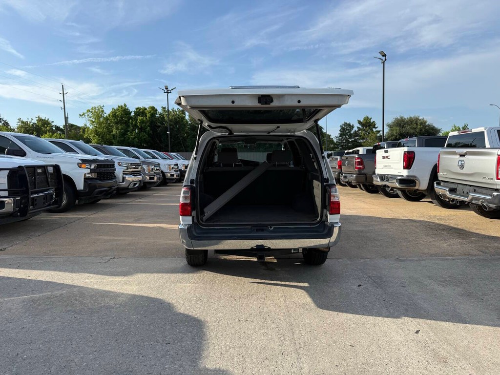 Toyota 4Runner Vehicle Full-screen Gallery Image 35