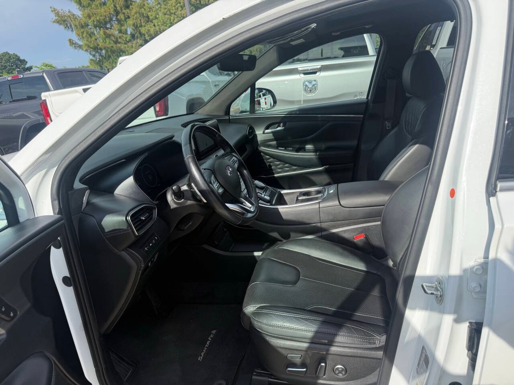 Hyundai Santa Fe Vehicle Full-screen Gallery Image 07