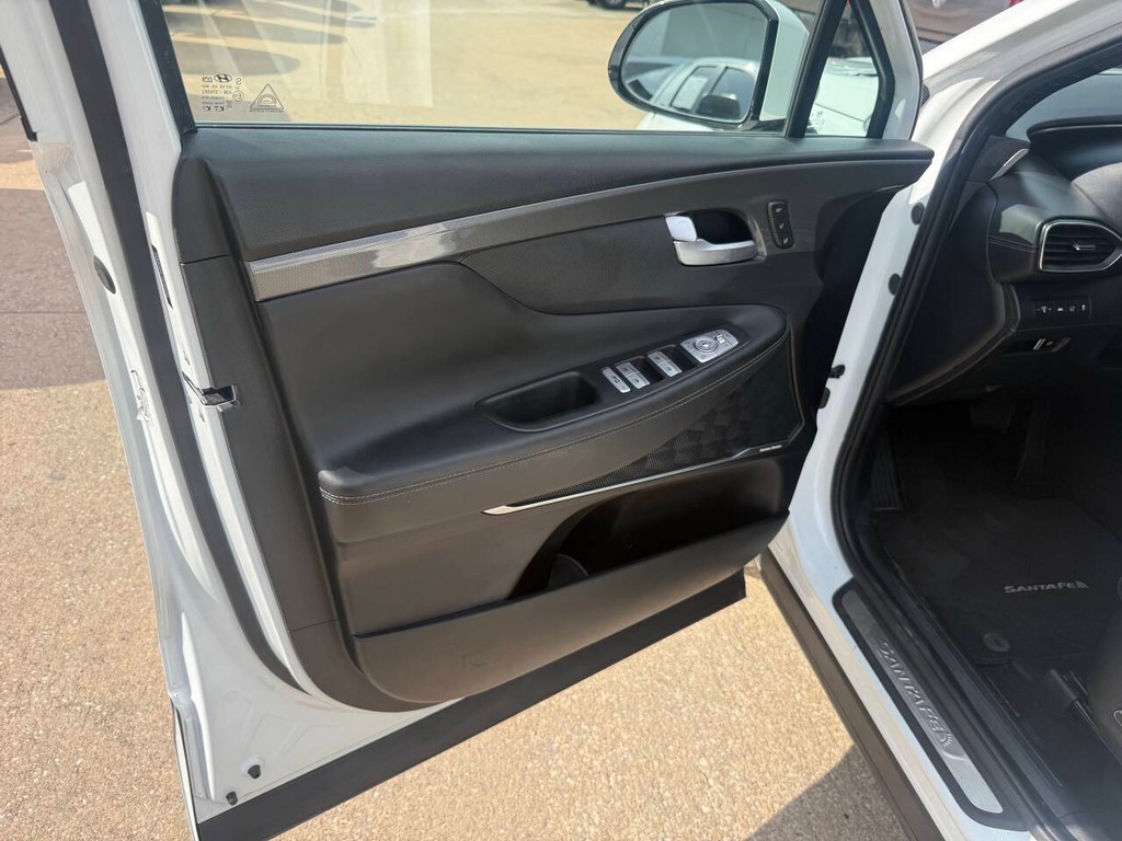 Hyundai Santa Fe Vehicle Full-screen Gallery Image 08