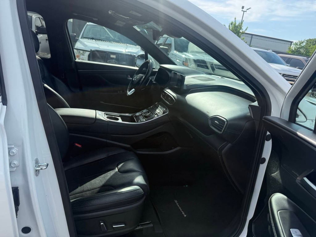 Hyundai Santa Fe Vehicle Full-screen Gallery Image 10