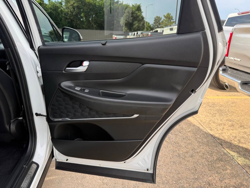 Hyundai Santa Fe Vehicle Full-screen Gallery Image 16