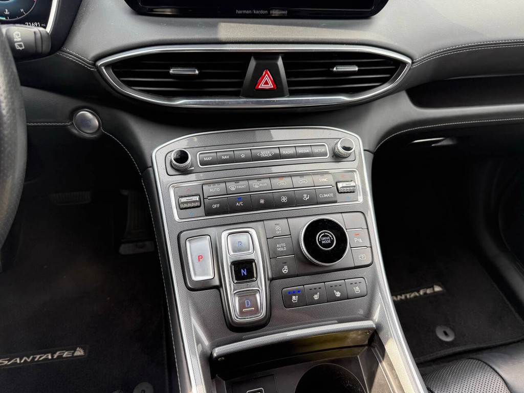 Hyundai Santa Fe Vehicle Full-screen Gallery Image 26