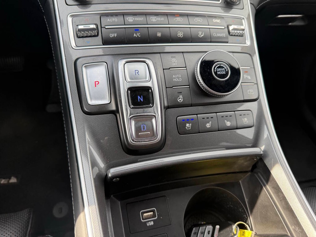 Hyundai Santa Fe Vehicle Full-screen Gallery Image 27