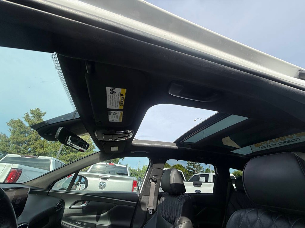 Hyundai Santa Fe Vehicle Full-screen Gallery Image 30