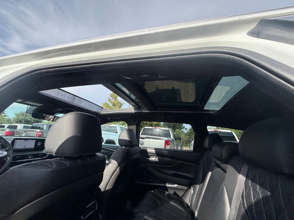 Hyundai Santa Fe Vehicle Full-screen Gallery Image 31