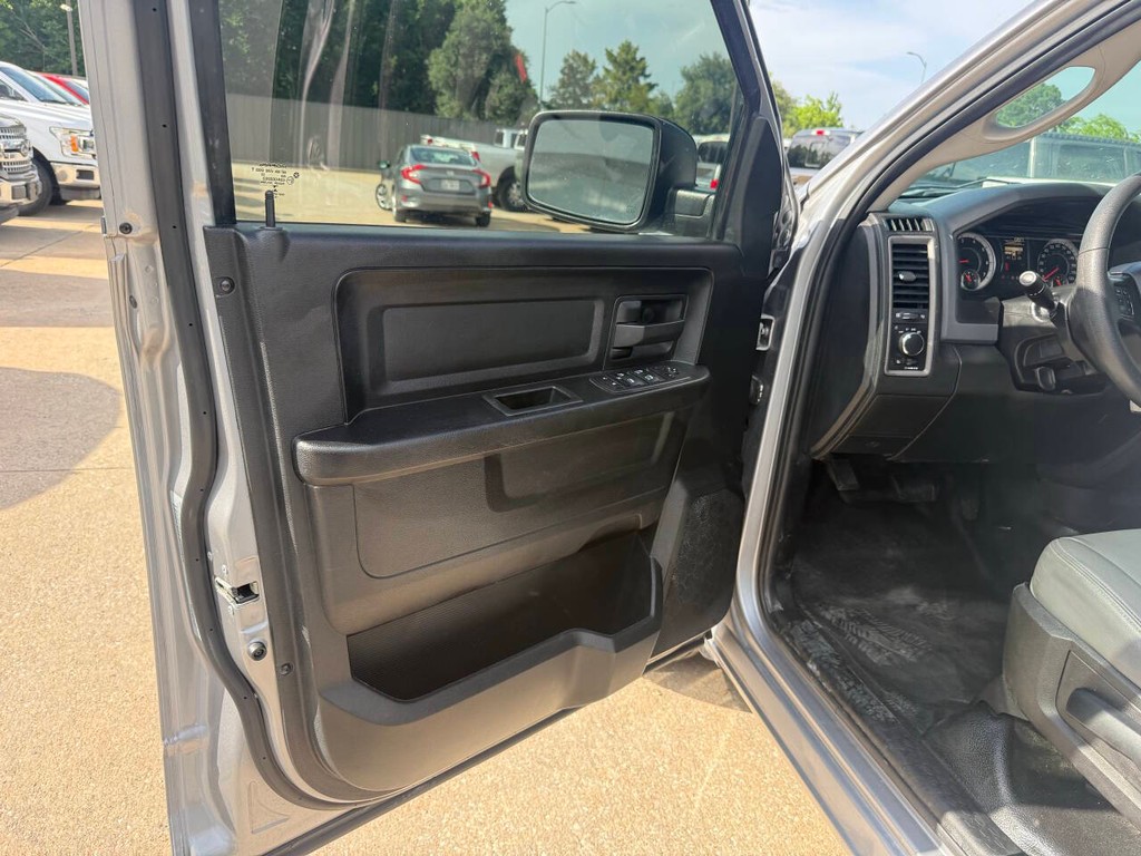 Ram 1500 Classic Vehicle Full-screen Gallery Image 08