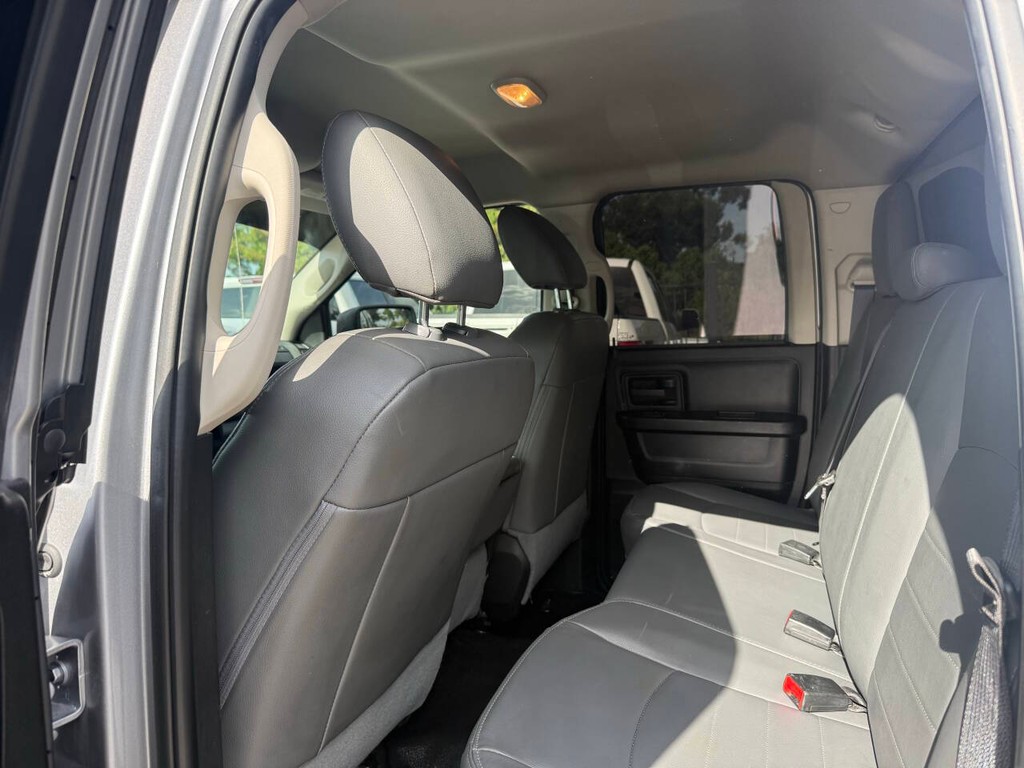 Ram 1500 Classic Vehicle Full-screen Gallery Image 12