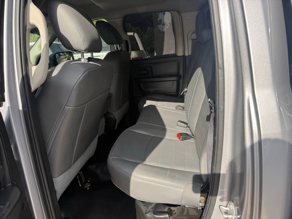 Ram 1500 Classic Vehicle Full-screen Gallery Image 13