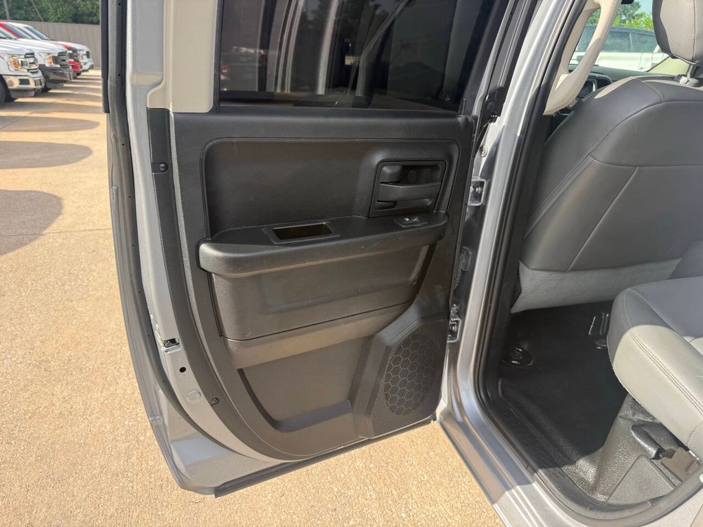 Ram 1500 Classic Vehicle Full-screen Gallery Image 14