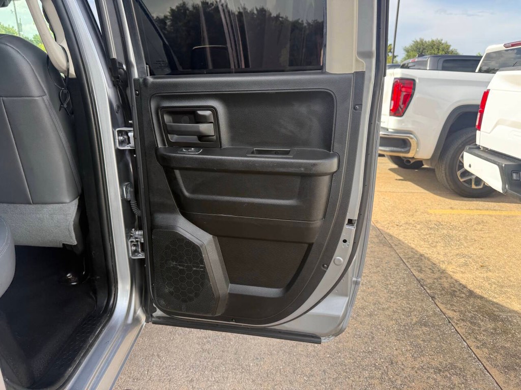 Ram 1500 Classic Vehicle Full-screen Gallery Image 16