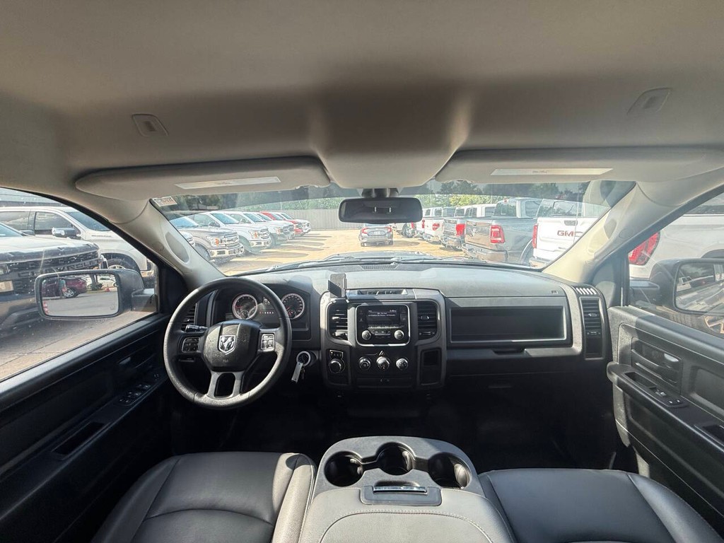 Ram 1500 Classic Vehicle Full-screen Gallery Image 18