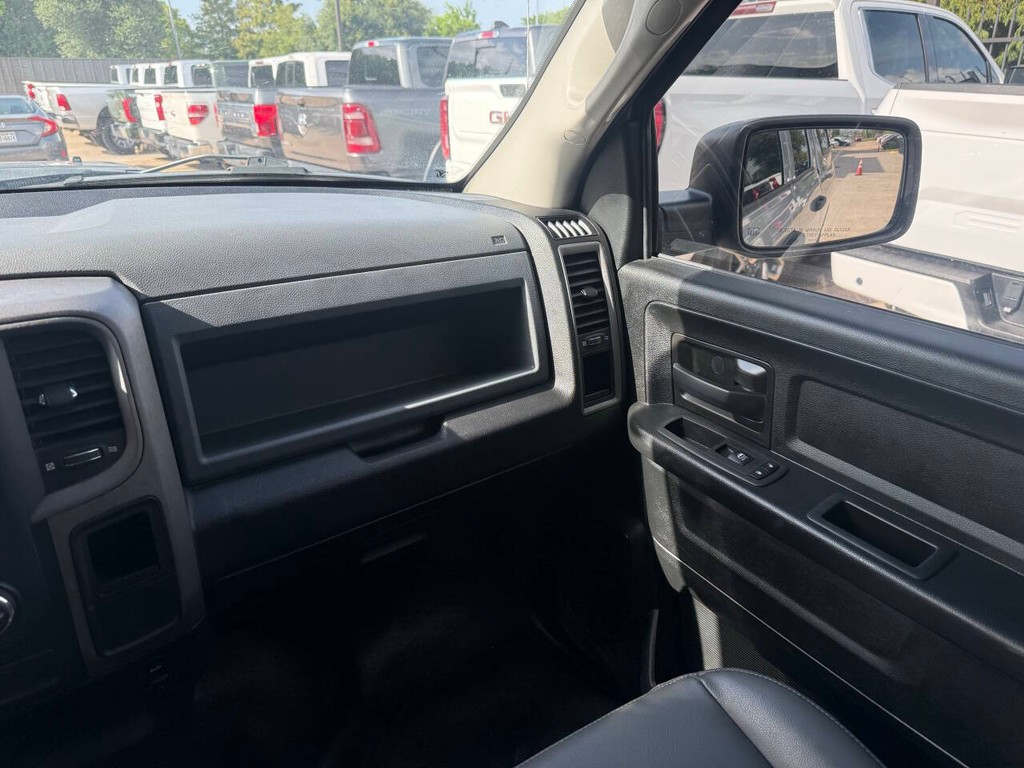 Ram 1500 Classic Vehicle Full-screen Gallery Image 19