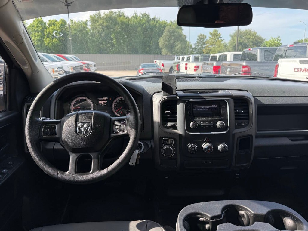 Ram 1500 Classic Vehicle Full-screen Gallery Image 20