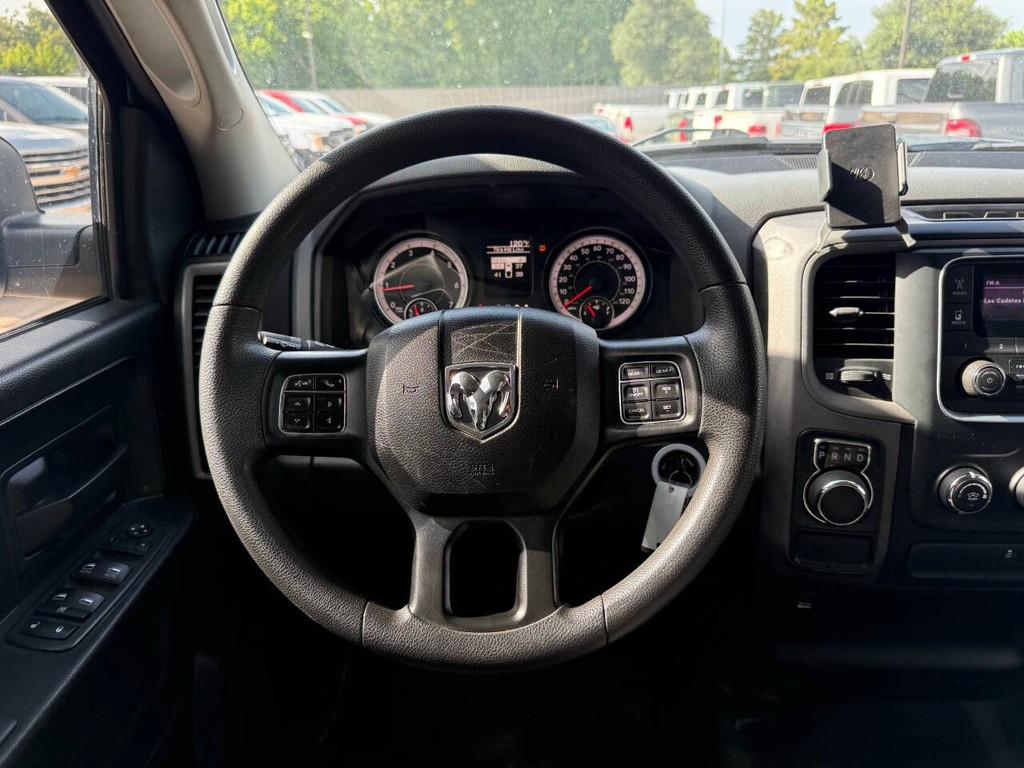 Ram 1500 Classic Vehicle Full-screen Gallery Image 21