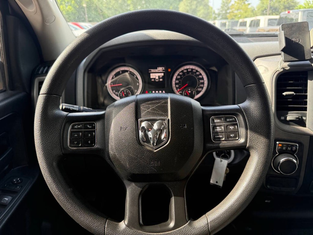 Ram 1500 Classic Vehicle Full-screen Gallery Image 22