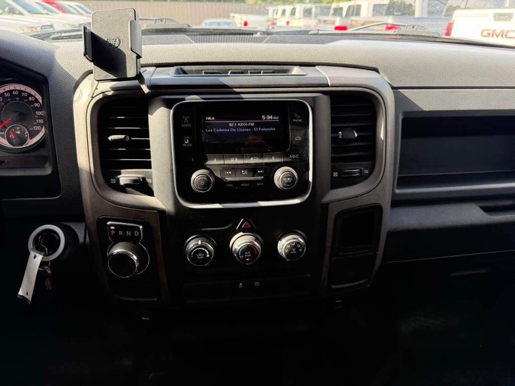Ram 1500 Classic Vehicle Full-screen Gallery Image 23