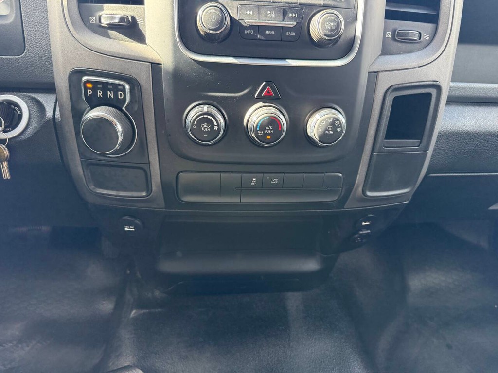 Ram 1500 Classic Vehicle Full-screen Gallery Image 27