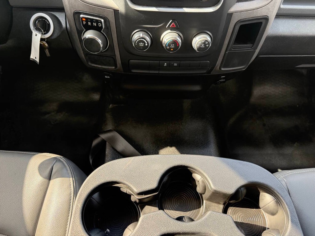 Ram 1500 Classic Vehicle Full-screen Gallery Image 28