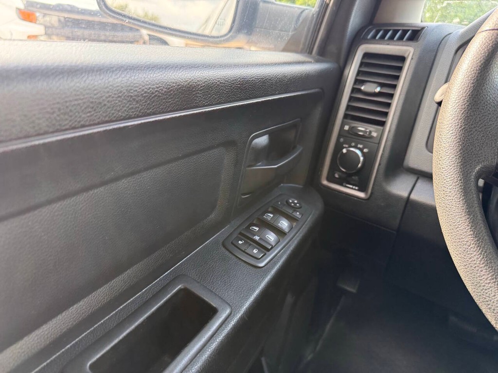 Ram 1500 Classic Vehicle Full-screen Gallery Image 29