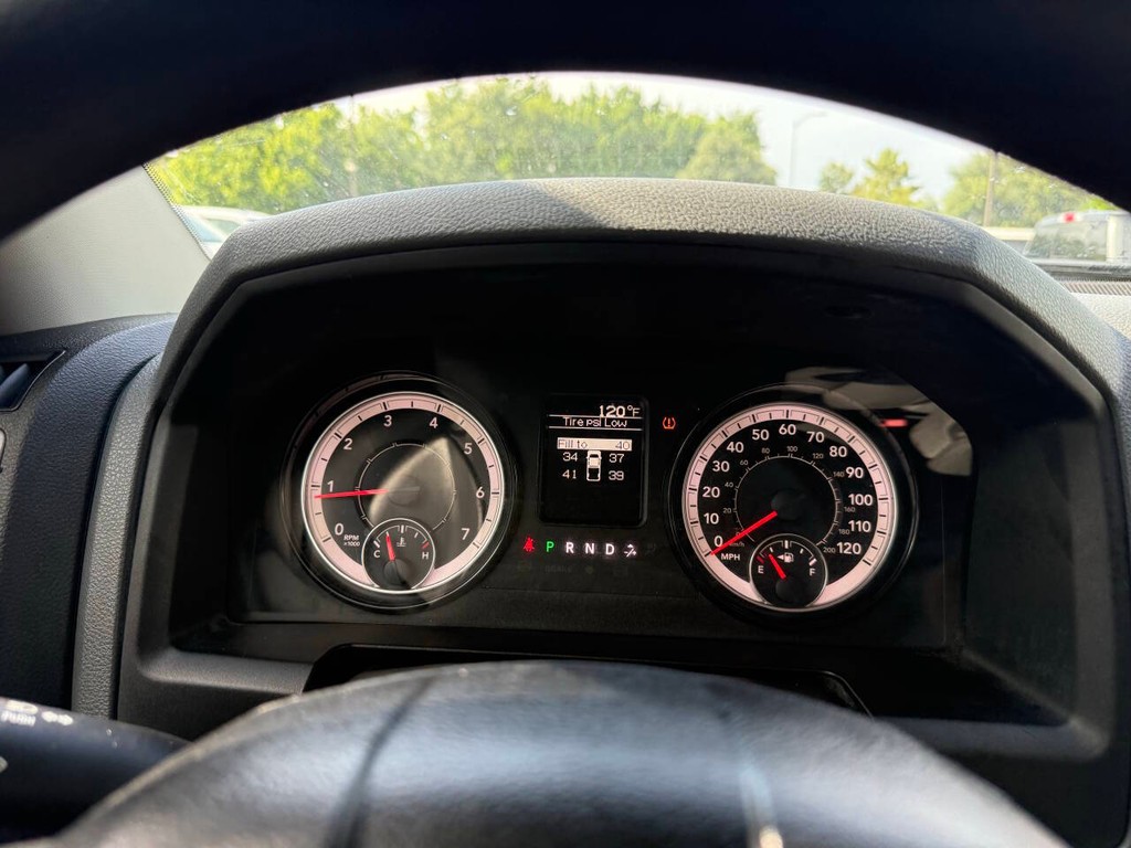 Ram 1500 Classic Vehicle Full-screen Gallery Image 30