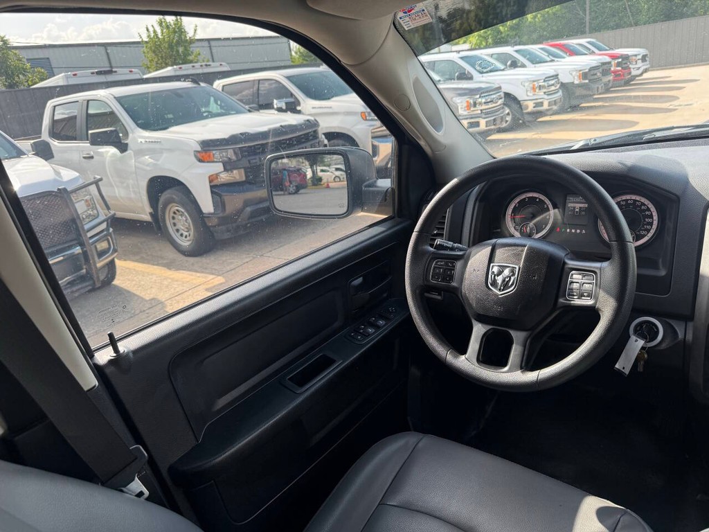 Ram 1500 Classic Vehicle Full-screen Gallery Image 43