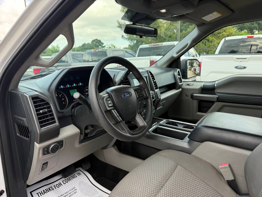 Ford F-150 Vehicle Full-screen Gallery Image 06