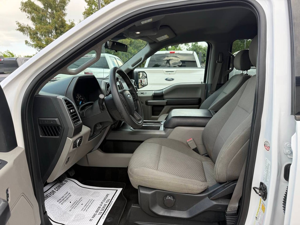 Ford F-150 Vehicle Full-screen Gallery Image 07