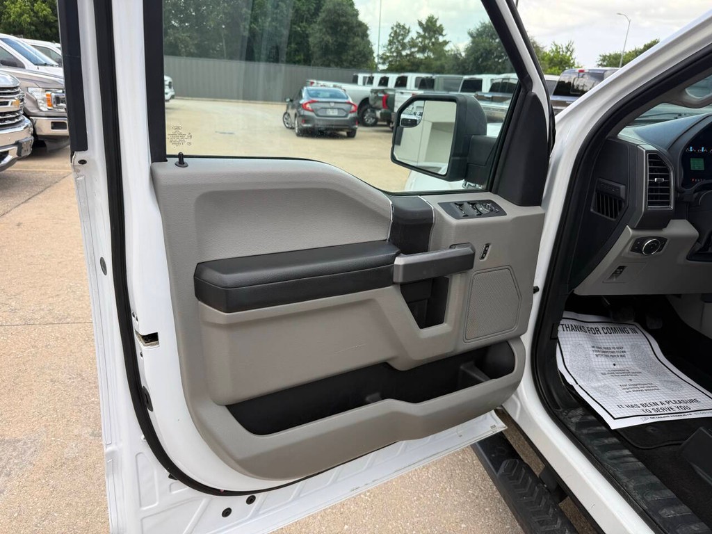 Ford F-150 Vehicle Full-screen Gallery Image 08