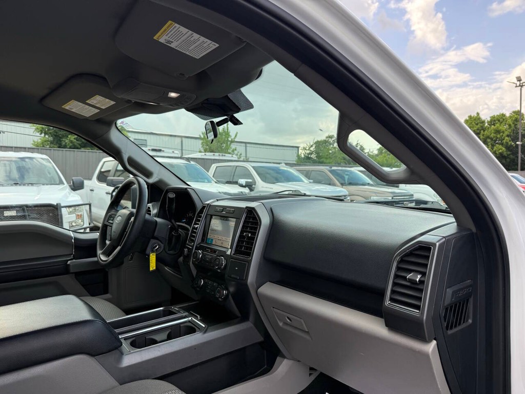 Ford F-150 Vehicle Full-screen Gallery Image 09