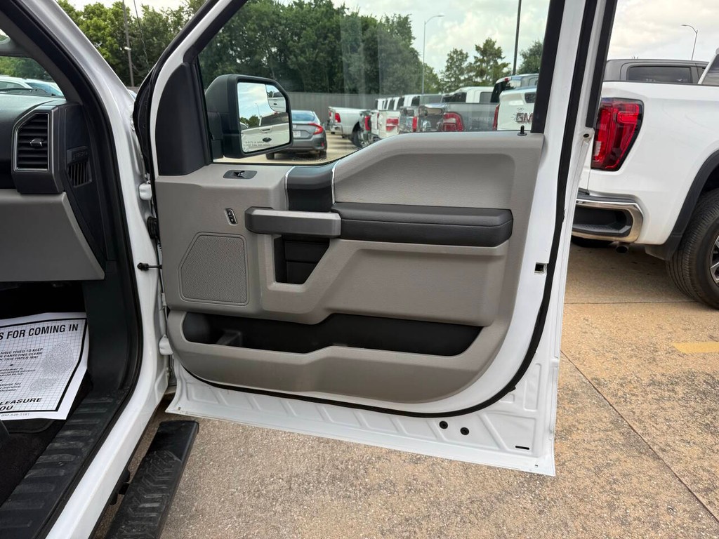 Ford F-150 Vehicle Full-screen Gallery Image 11