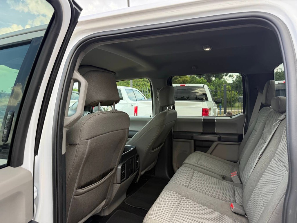 Ford F-150 Vehicle Full-screen Gallery Image 12