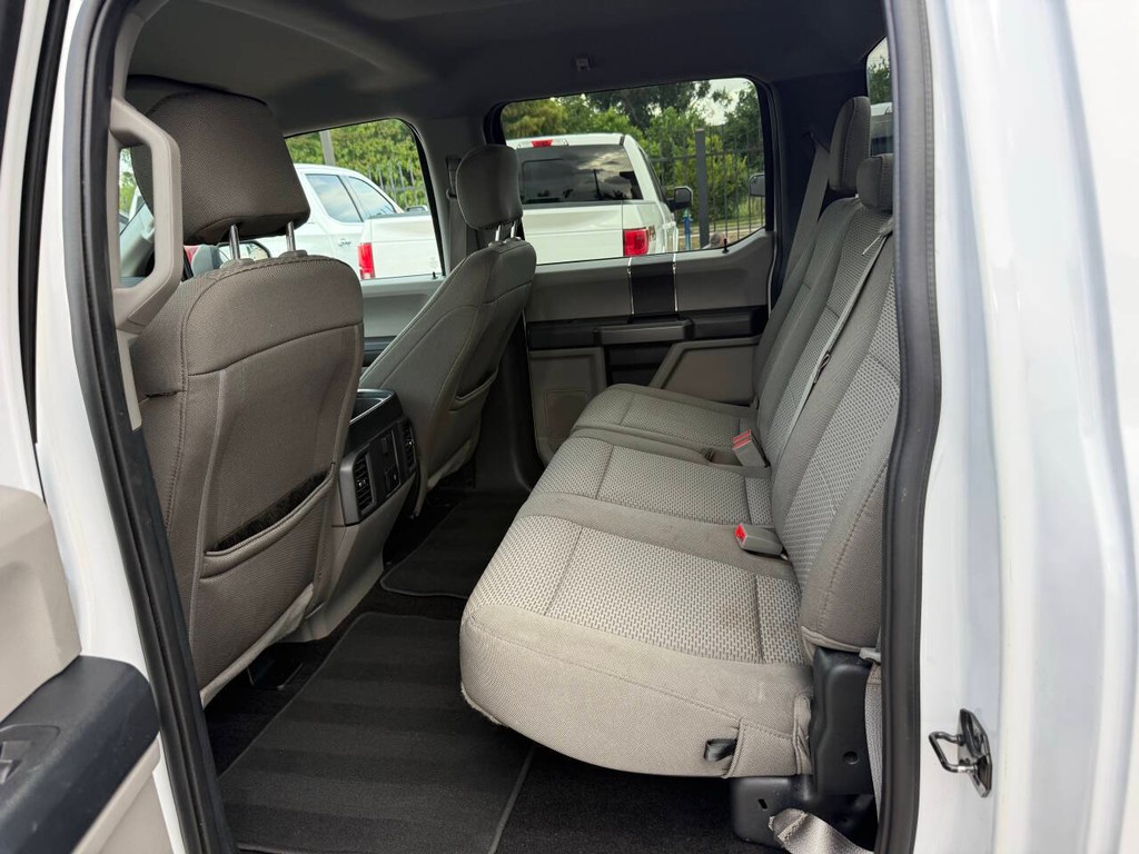 Ford F-150 Vehicle Full-screen Gallery Image 13